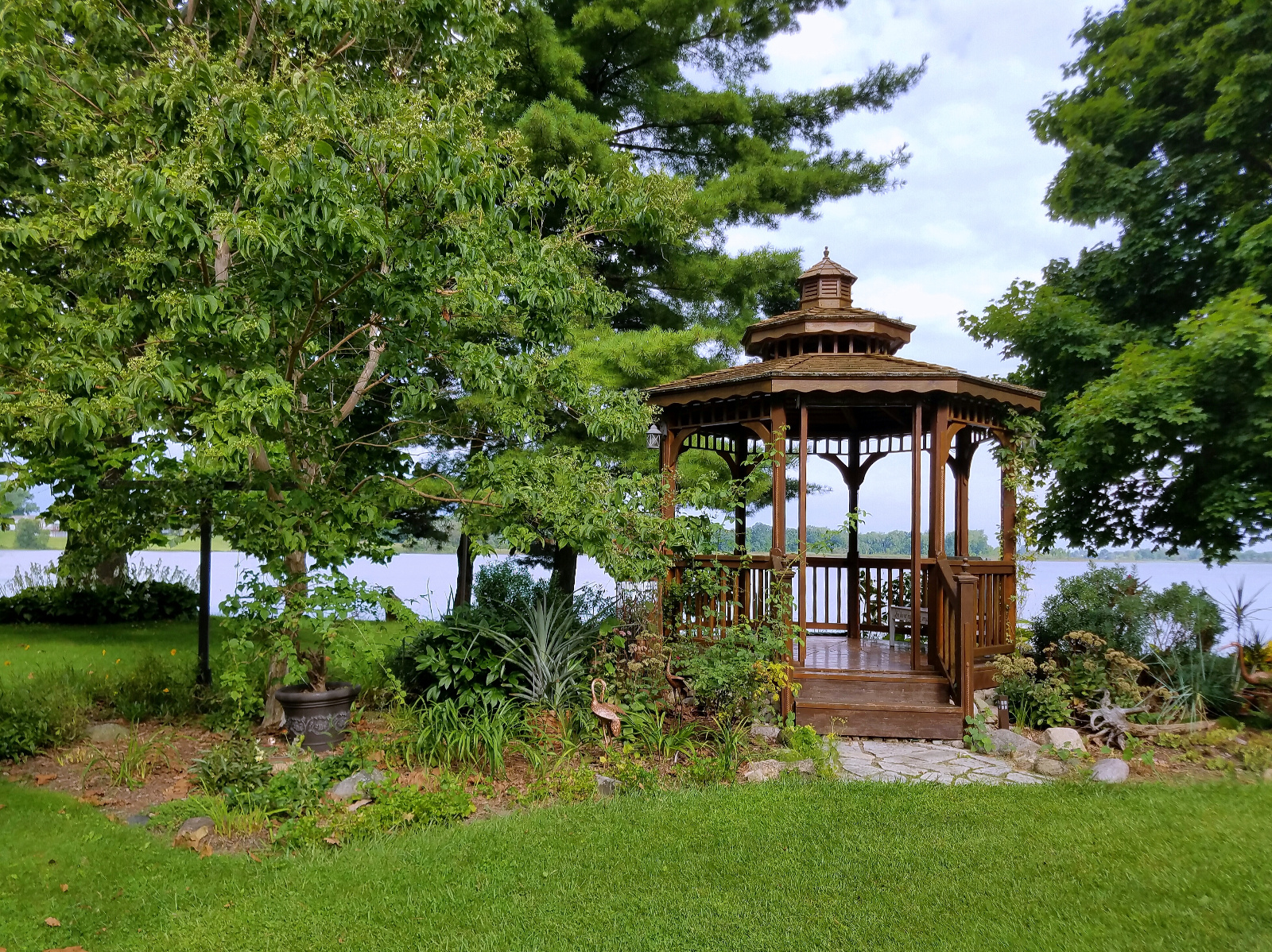 Cedar Gazebo, Daylilies are finished for the year